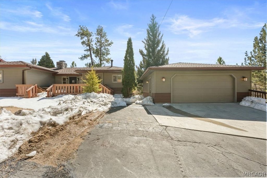 Photo of 42817 Encino Road, Big Bear Lake, CA 92315 (MLS # 32600398)