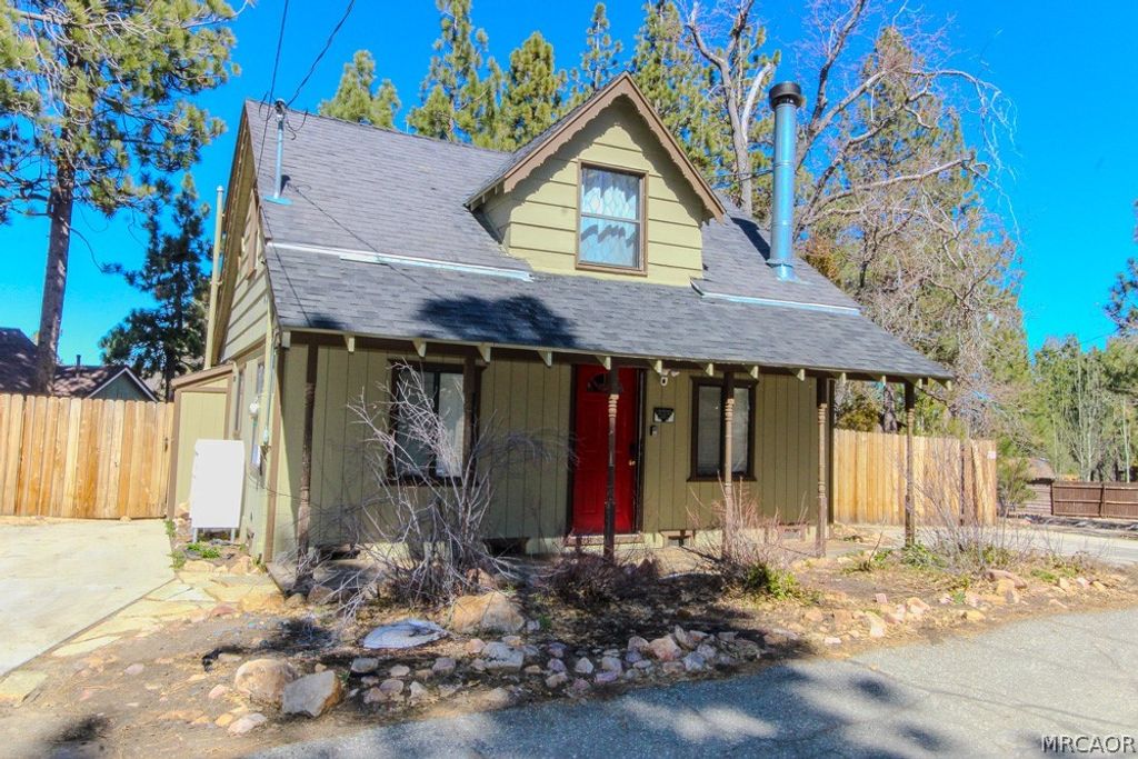 Photo of 40246 Dream Street, Big Bear Lake, CA 92315 (MLS # 32600545)