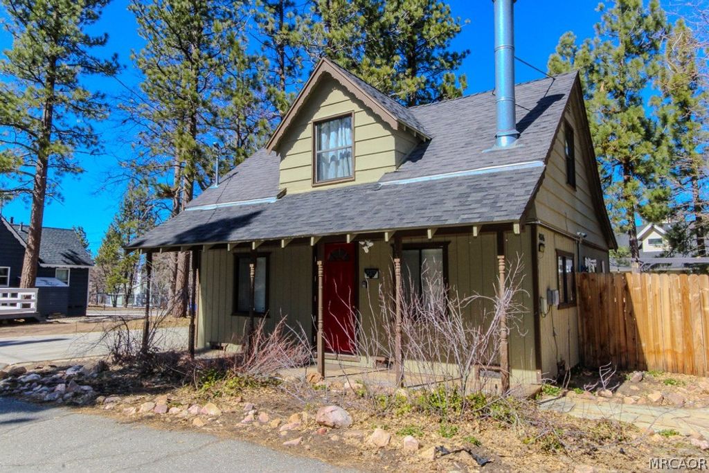 Photo of 40246 Dream Street, Big Bear Lake, CA 92315 (MLS # 32600545)