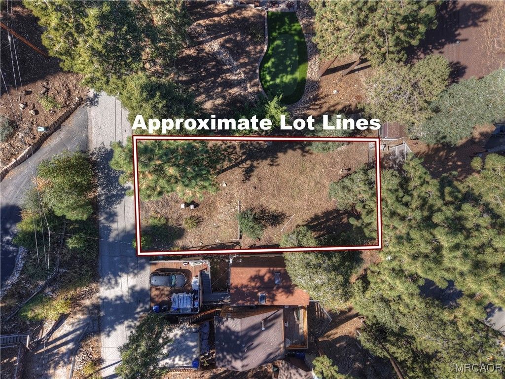 Photo of 42994 Falls Avenue, Big Bear Lake, CA 92315 (MLS # 32502415)