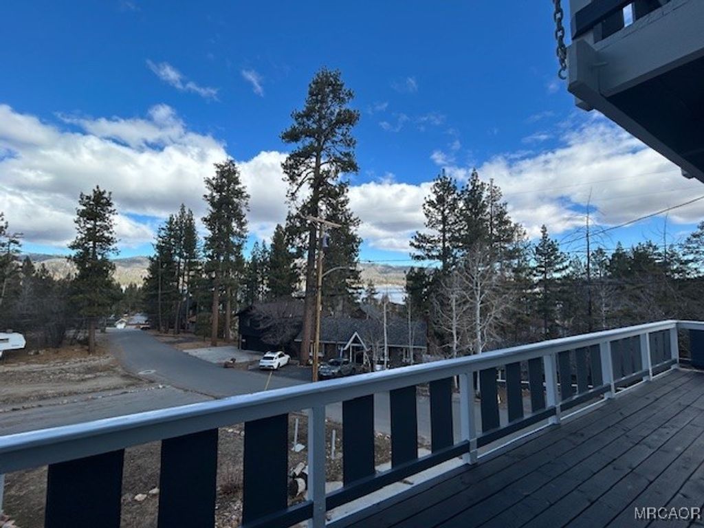 Photo of 560 Talmadge Road, Big Bear Lake, CA 92315 (MLS # 32600148)