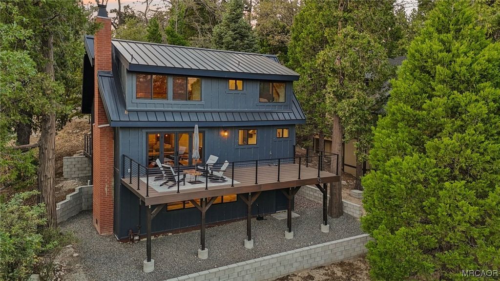 Photo of 27522 Cedarwood Drive, Lake Arrowhead, CA 92352 (MLS # 32502200)
