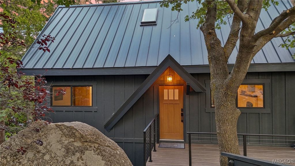 Photo of 27522 Cedarwood Drive, Lake Arrowhead, CA 92352 (MLS # 32502200)