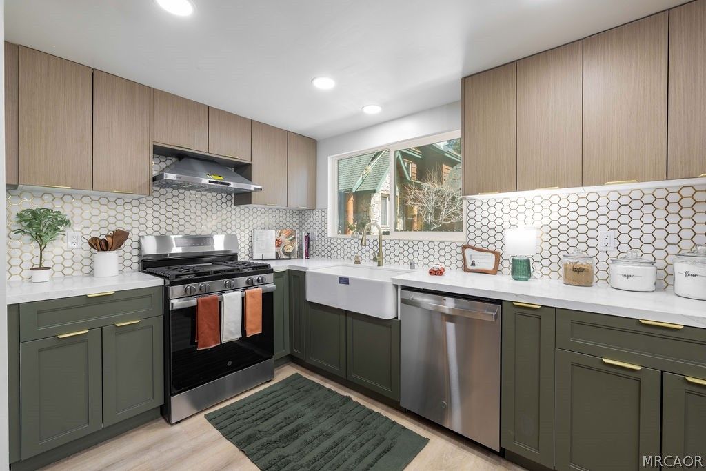 Photo of 39196 Starview Lane, Big Bear Lake, CA 92315 (MLS # 32502767)