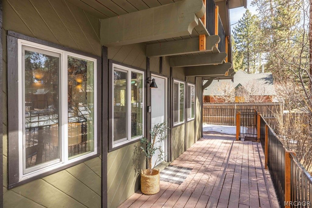 Photo of 39196 Starview Lane, Big Bear Lake, CA 92315 (MLS # 32502767)