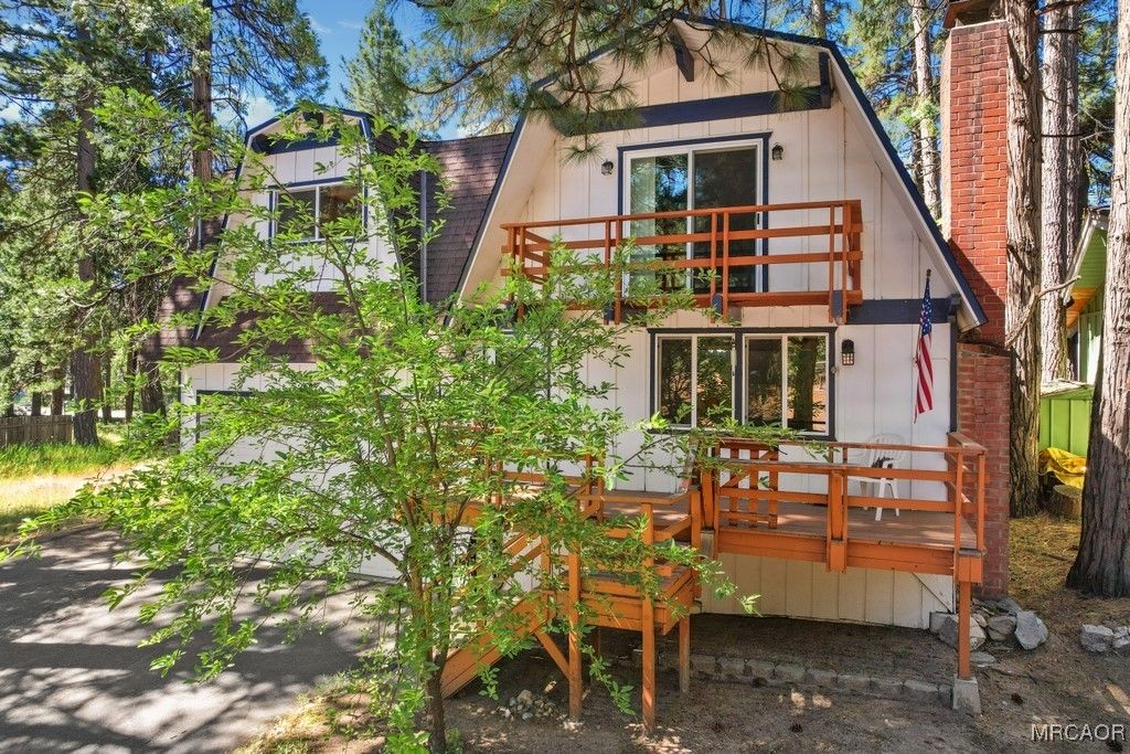 Photo of 2616 Secret Drive, Running Springs, CA 92382 (MLS # 32502375)