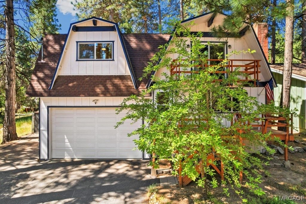 Photo of 2616 Secret Drive, Running Springs, CA 92382 (MLS # 32502375)