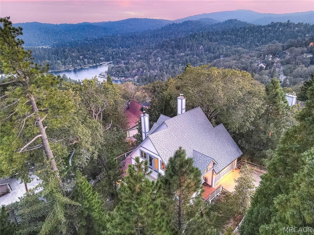 Photo of 27684 St Bernard Lane, Lake Arrowhead, CA 92352 (MLS # 32602026)