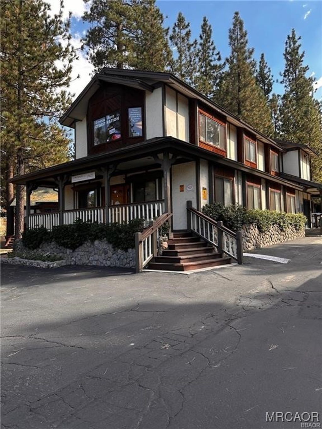 Photo of 41609 Big Bear Boulevard, Big Bear Lake, CA 92315 (MLS # 32502289)