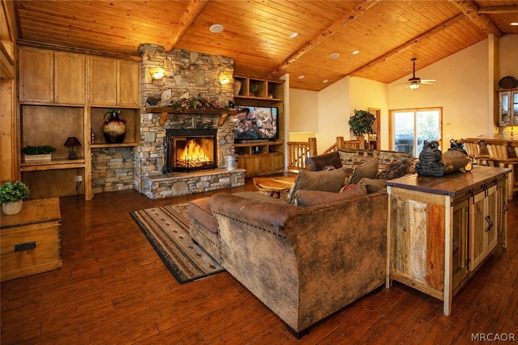 Photo of 896 Sky High Drive, Big Bear Lake, CA 92315 (MLS # 32600347)