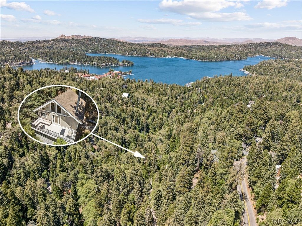 Photo of 601 Sunderland Court, Lake Arrowhead, CA 92352 (MLS # 32601206)