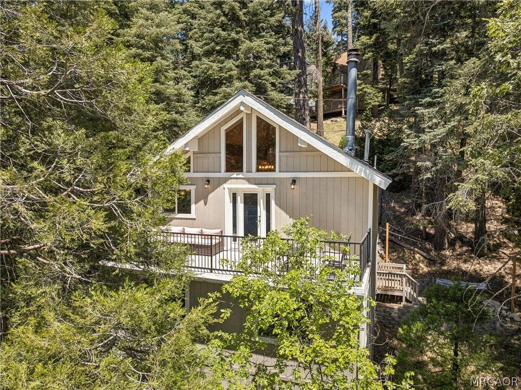 Photo of 601 Sunderland Court, Lake Arrowhead, CA 92352 (MLS # 32601206)
