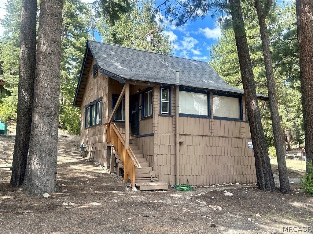 Photo of 1118 Clubview Drive, Big Bear Lake, CA 92315 (MLS # 32602166)