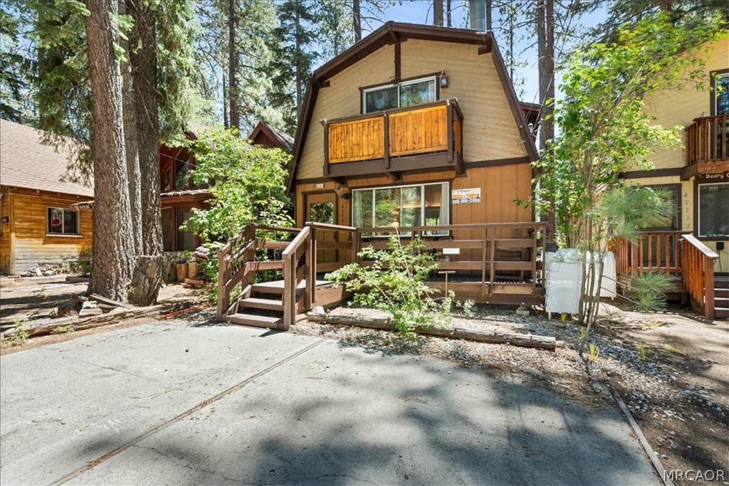 Photo of 42741 La Cerena Avenue, Big Bear Lake, CA 92315 (MLS # 32601779)
