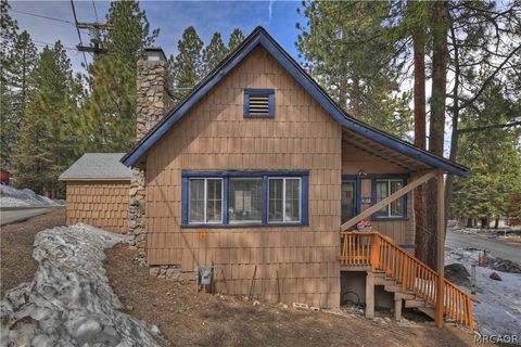 Photo of 1118 Clubview Drive, Big Bear Lake, CA 92315 (MLS # 32600971)