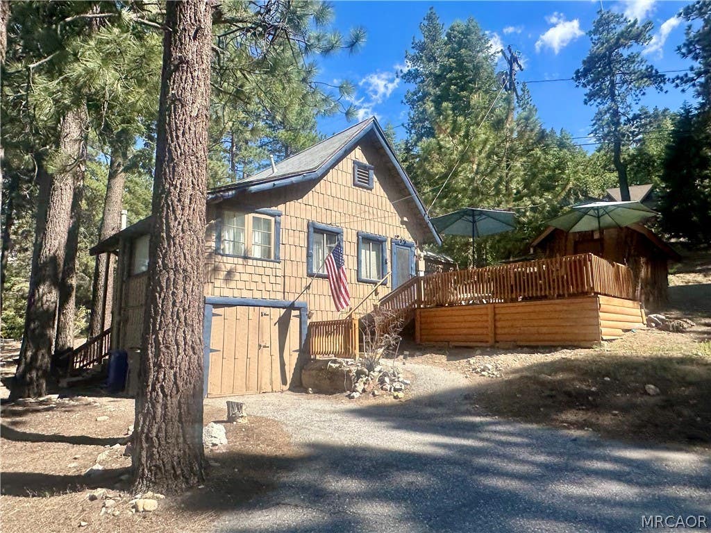 Photo of 1118 Clubview Drive, Big Bear Lake, CA 92315 (MLS # 32600971)