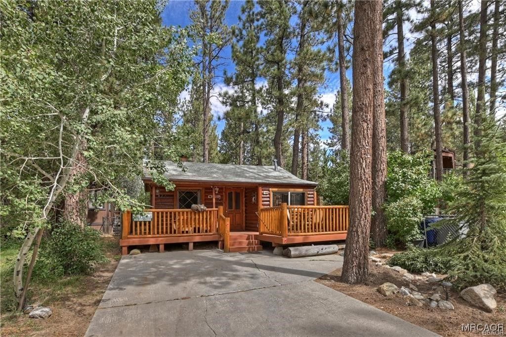 Photo of 42950 Encino Road, Big Bear Lake, CA 92315 (MLS # 32600005)