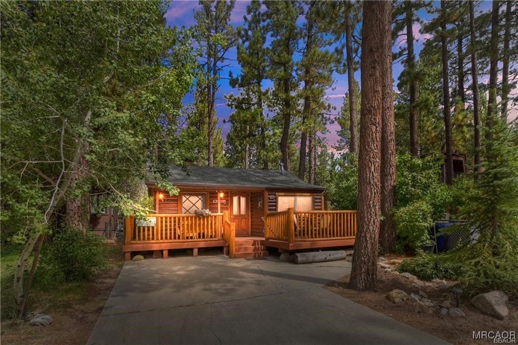 Photo of 42950 Encino Road, Big Bear Lake, CA 92315 (MLS # 32600005)
