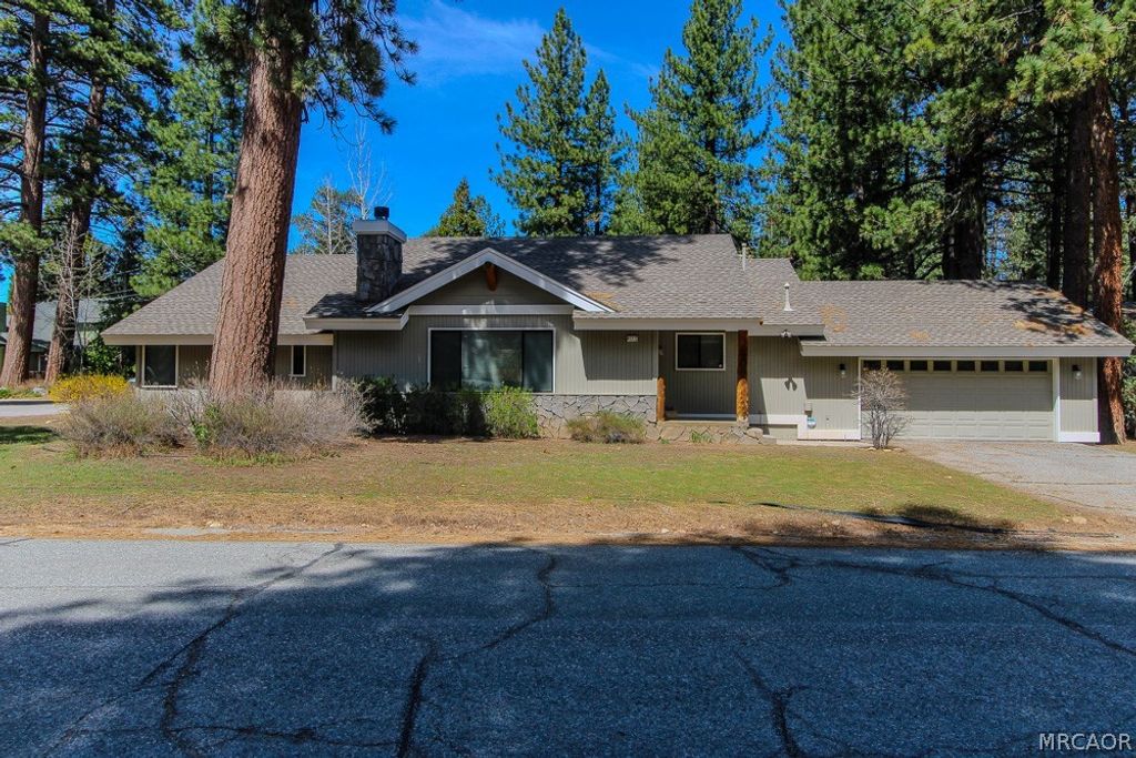 Photo of 41212 Swallow Drive, Big Bear Lake, CA 92315 (MLS # 32600704)
