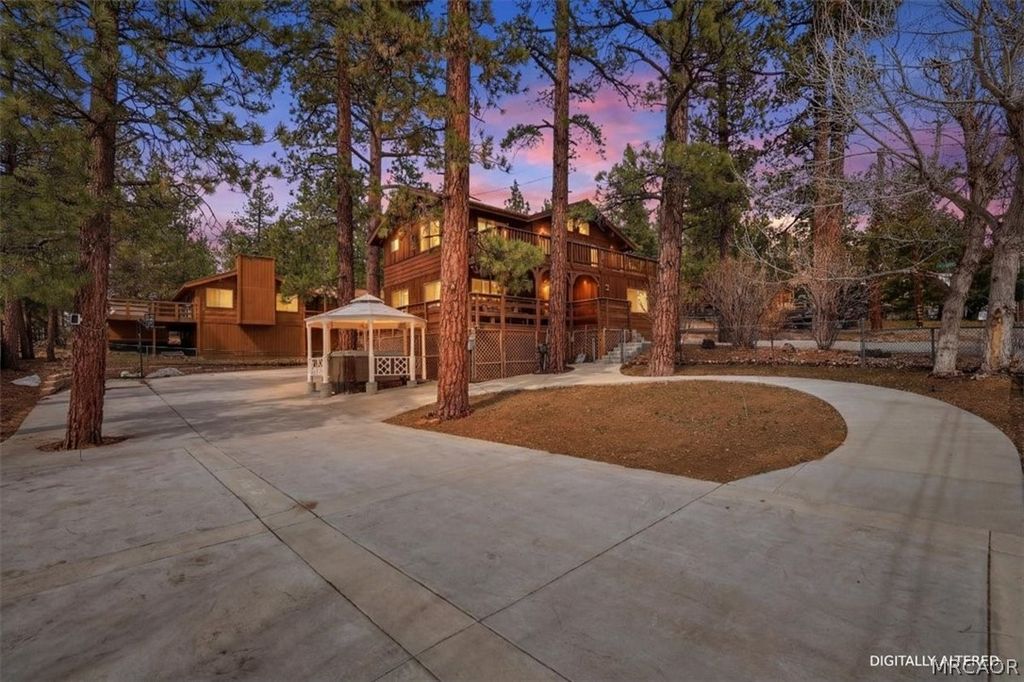 Photo of 1113 Michael Avenue, Big Bear City, CA 92314 (MLS # 32600467)
