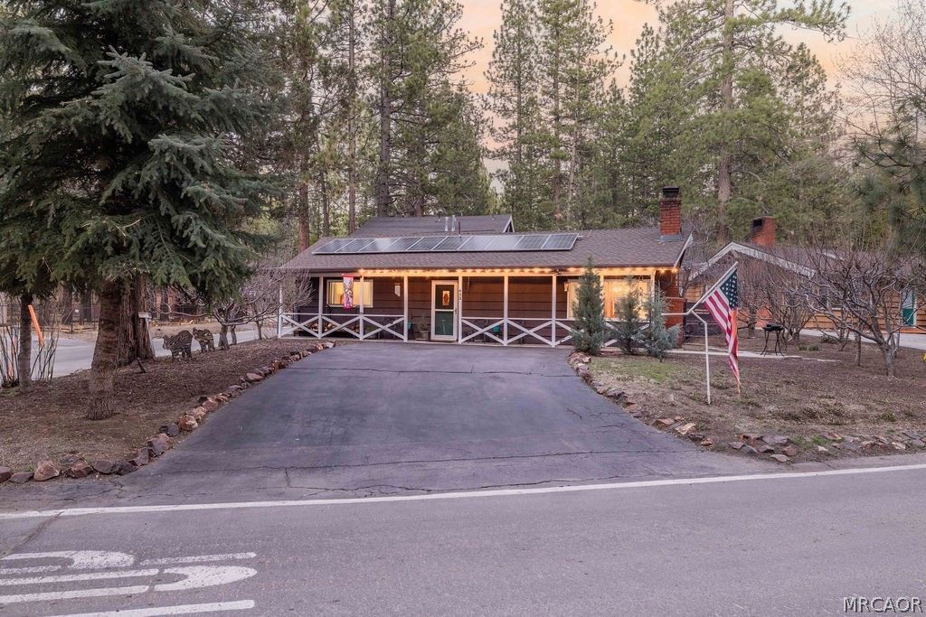 Photo of 433 Catalina Road, Big Bear Lake, CA 92315 (MLS # 32600599)