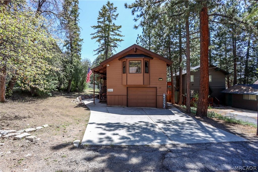 Photo of 816 Tehama Drive, Big Bear Lake, CA 92315 (MLS # 32601138)
