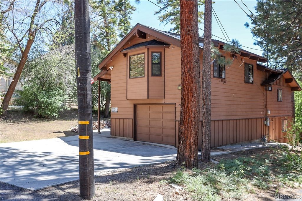 Photo of 816 Tehama Drive, Big Bear Lake, CA 92315 (MLS # 32601138)