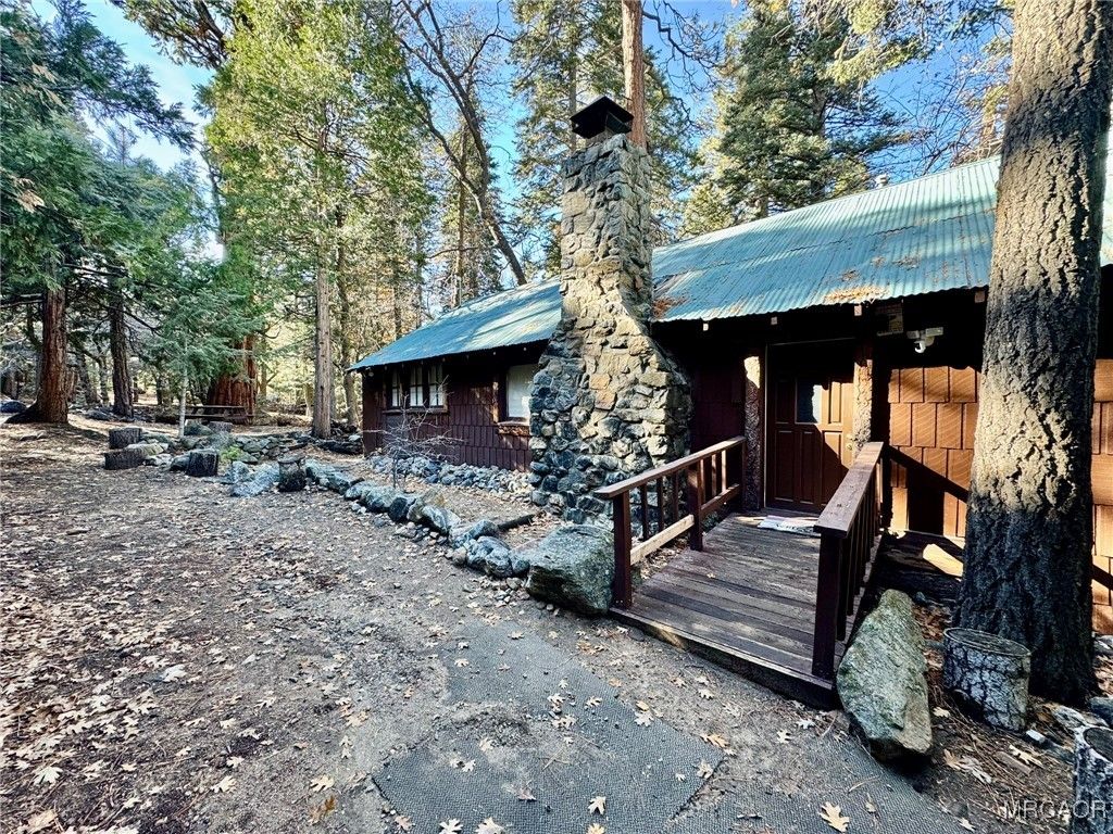 Photo of 12 Barton Flats Road, Angelus Oaks, CA 92305 (MLS # 32502725)