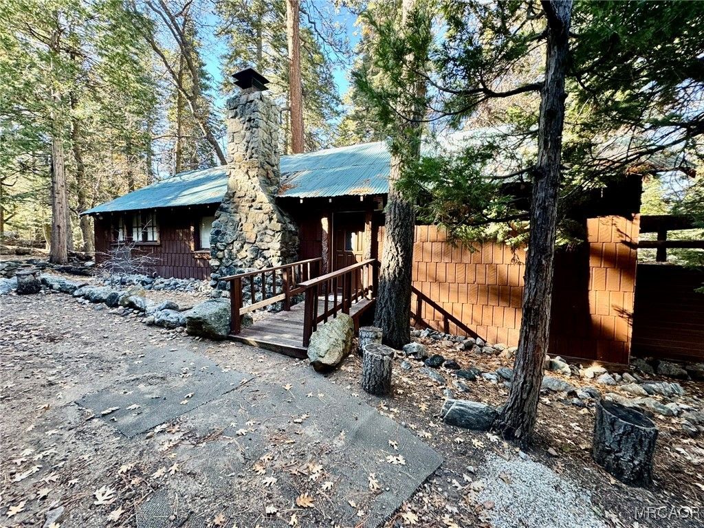 Photo of 12 Barton Flats Road, Angelus Oaks, CA 92305 (MLS # 32502725)