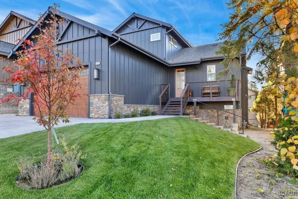 Photo of 826 Pine Meadow Court, Big Bear Lake, CA 92315 (MLS # 32501418)