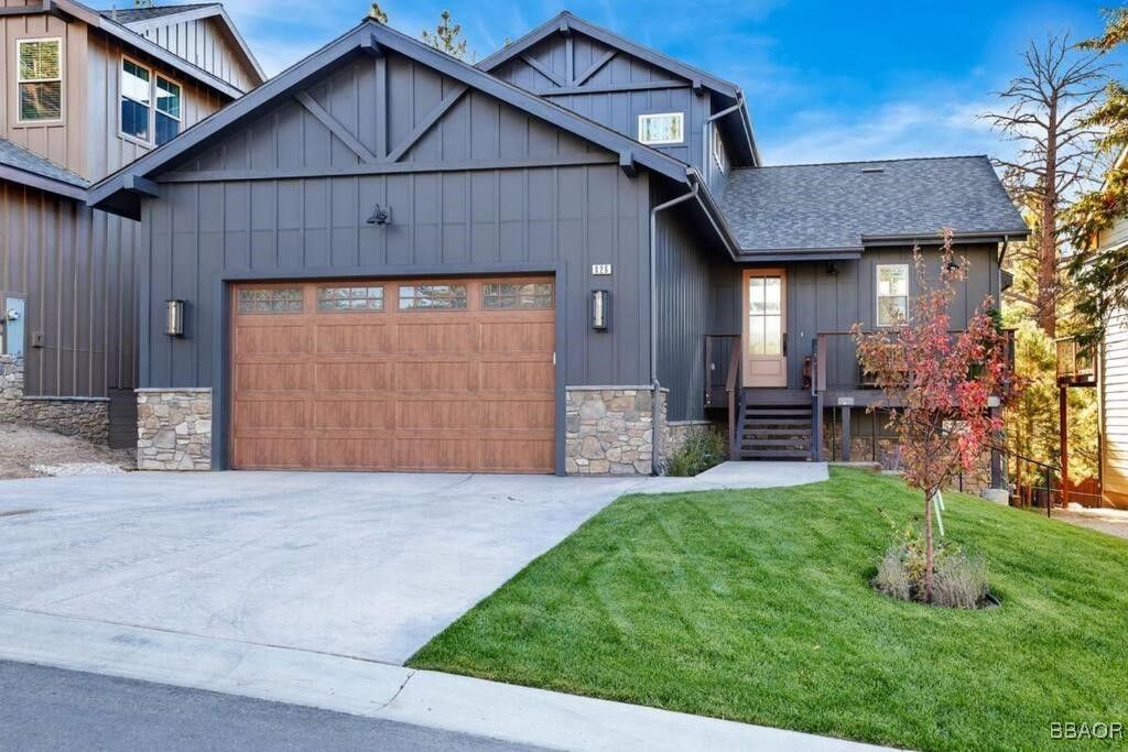 Photo of 826 Pine Meadow Court, Big Bear Lake, CA 92315 (MLS # 32501418)