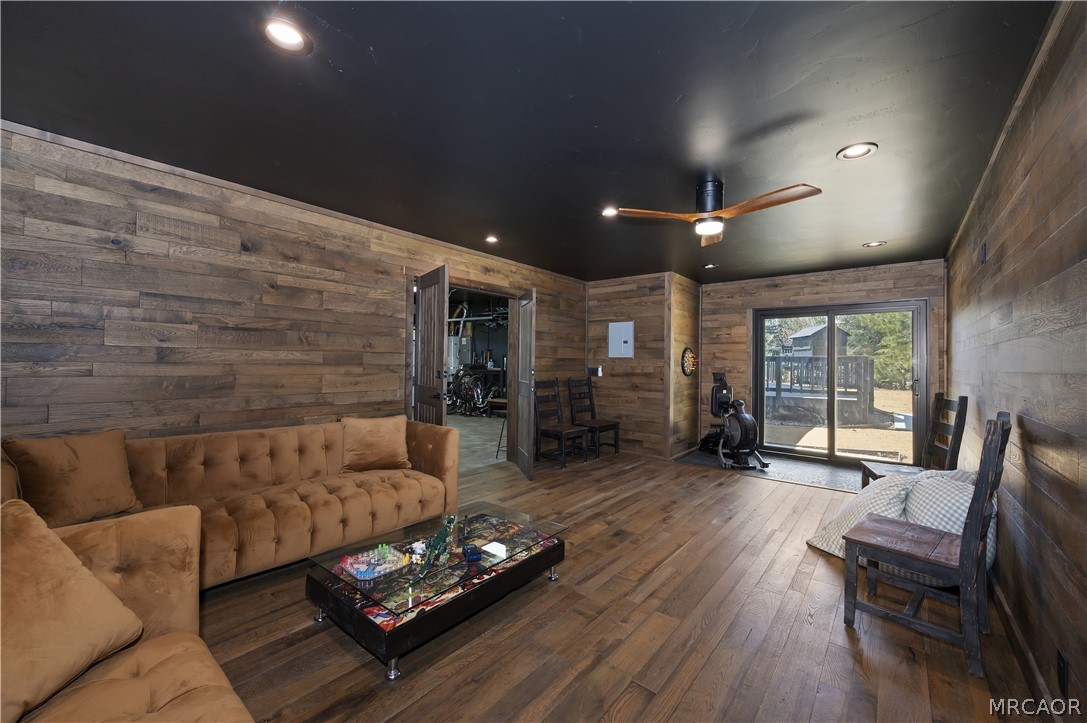 Big Bear Lake, California, 92315, United States, 4 Bedrooms Bedrooms, ,3 BathroomsBathrooms,Residential,Active,2039025