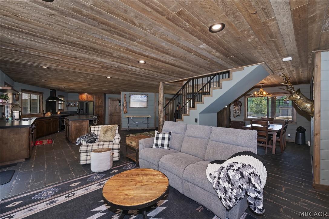 Big Bear Lake, California, 92315, United States, 4 Bedrooms Bedrooms, ,3 BathroomsBathrooms,Residential,Active,2039025