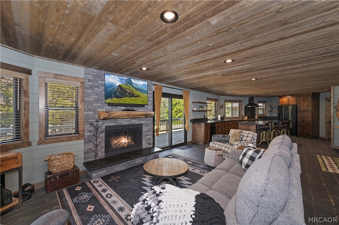 Big Bear Lake, California, 92315, United States, 4 Bedrooms Bedrooms, ,3 BathroomsBathrooms,Residential,Active,2039025
