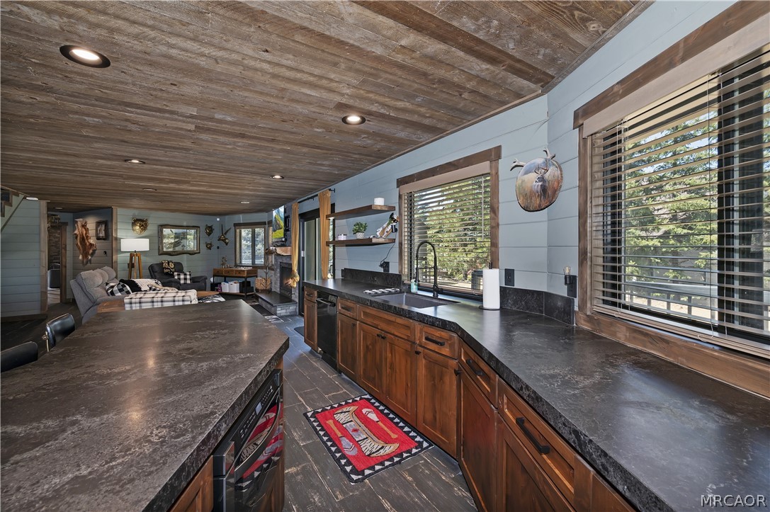 Big Bear Lake, California, 92315, United States, 4 Bedrooms Bedrooms, ,3 BathroomsBathrooms,Residential,Active,2039025