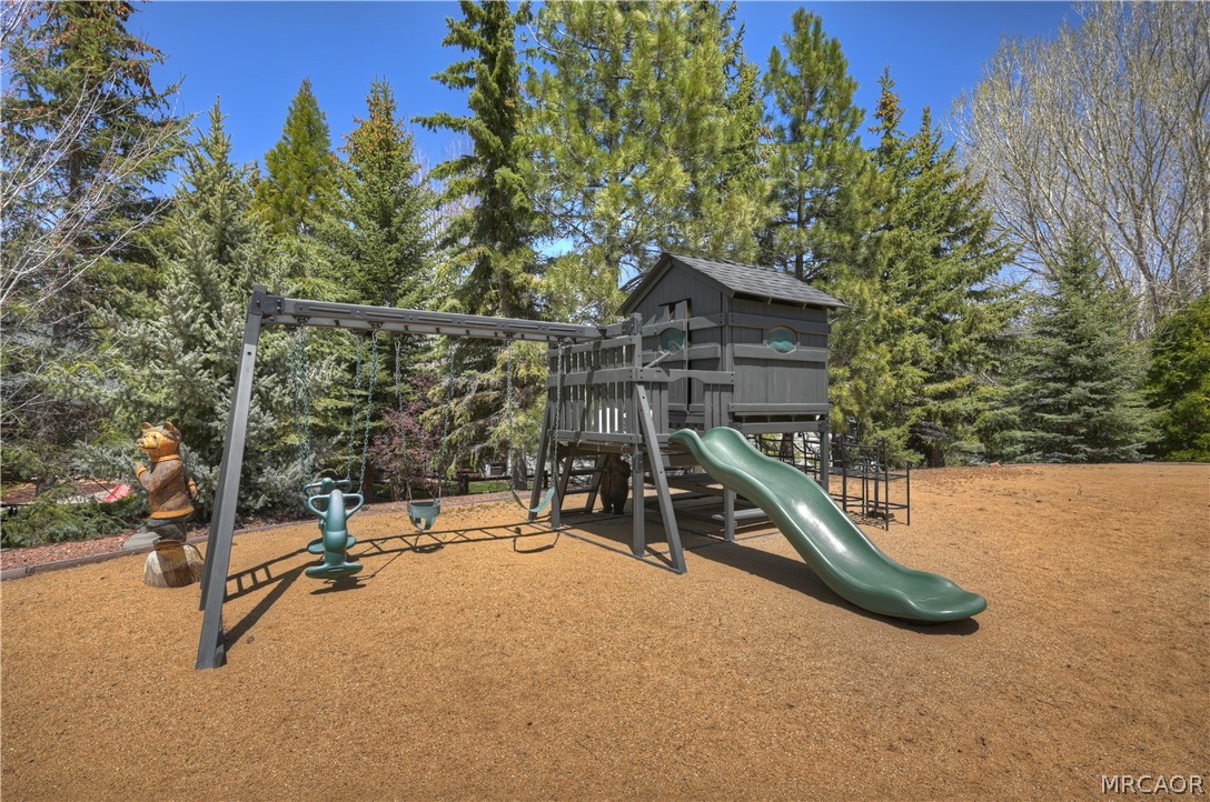 Big Bear Lake, California, 92315, United States, 4 Bedrooms Bedrooms, ,3 BathroomsBathrooms,Residential,Active,2039025
