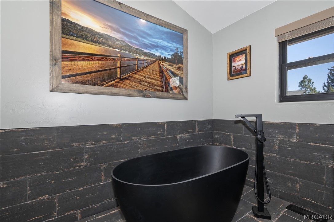 Big Bear Lake, California, 92315, United States, 4 Bedrooms Bedrooms, ,3 BathroomsBathrooms,Residential,Active,2039025