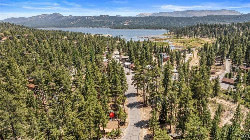 Photo of 39148 Rim Of The World Drive, Fawnskin, CA 92333 (MLS # 32502046)