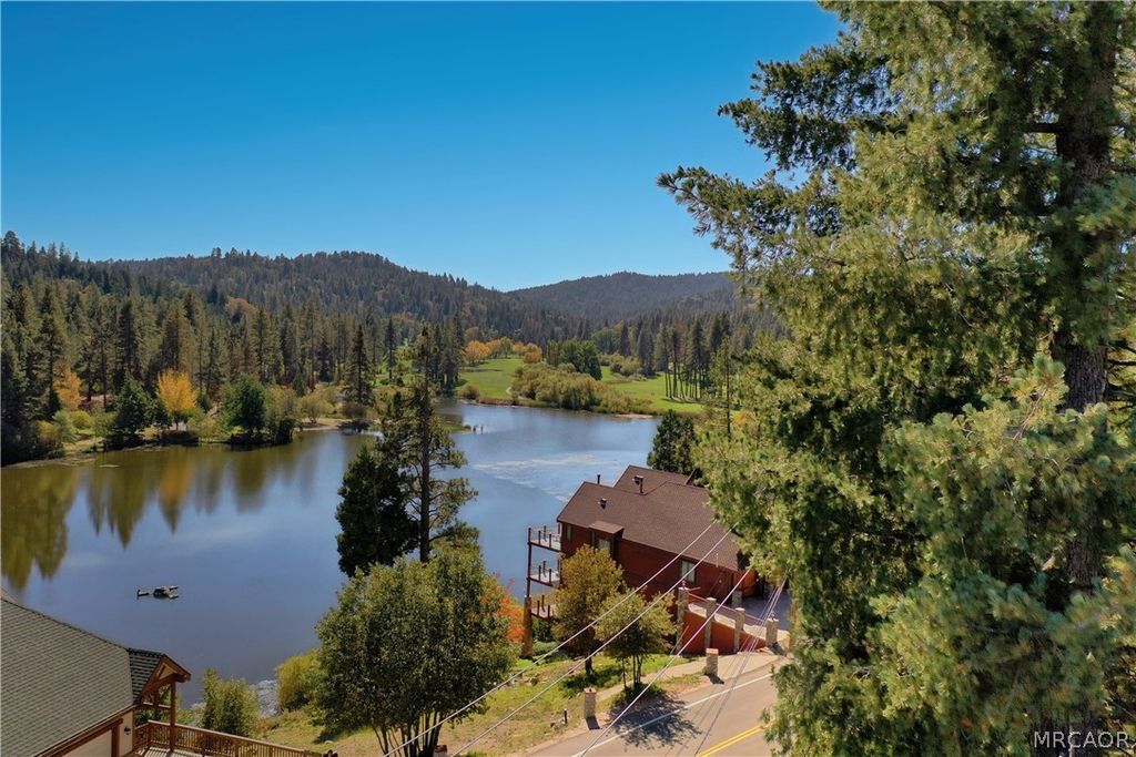 Photo of 788 Brentwood Drive, Lake Arrowhead, CA 92352 (MLS # 32600661)