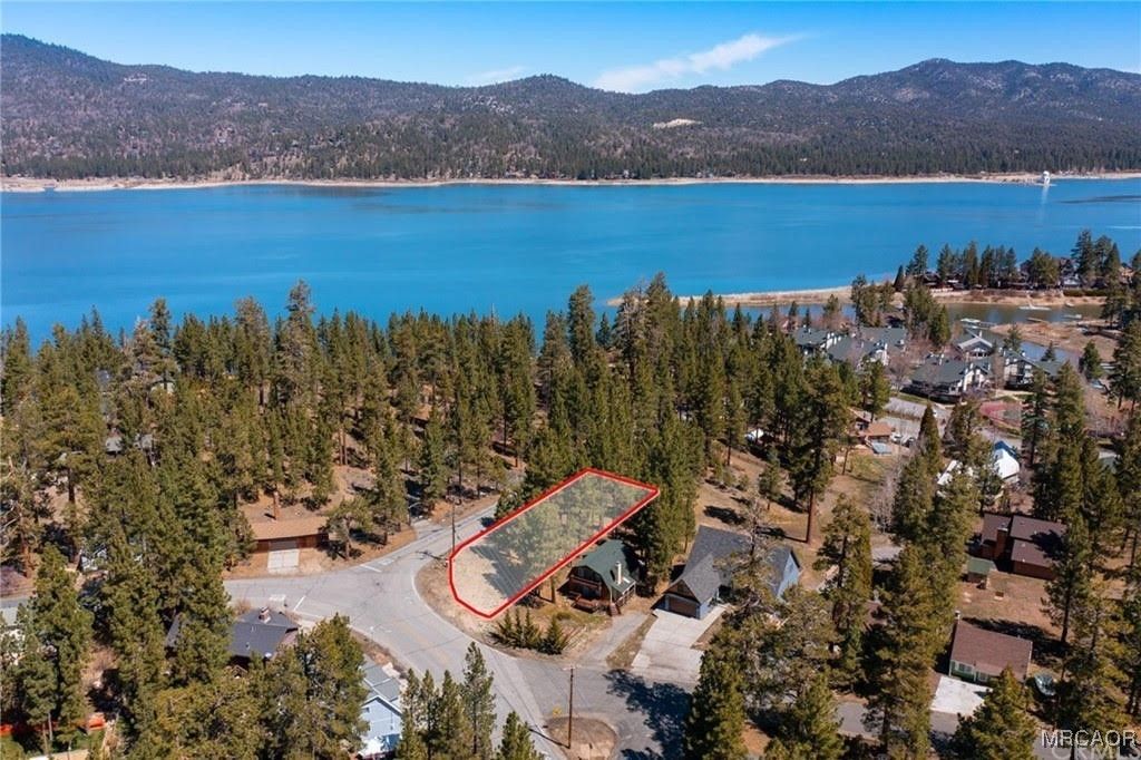 Photo of 39731 Lakeview Drive, Big Bear Lake, CA 92315 (MLS # 32502698)