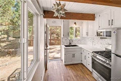 Photo of 683 Orange Avenue, Sugarloaf, CA 92386 (MLS # 32502396)