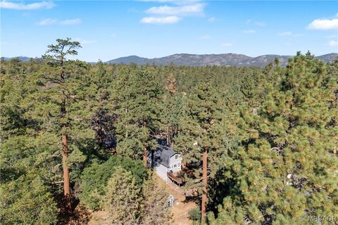 Photo of 683 Orange Avenue, Sugarloaf, CA 92386 (MLS # 32502396)