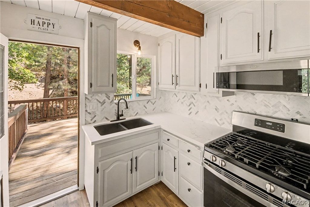 Photo of 683 Orange Avenue, Sugarloaf, CA 92386 (MLS # 32502396)