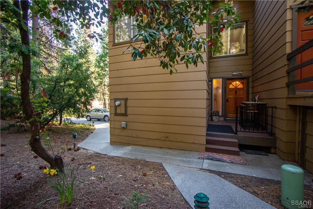 Photo of 27821 Peninsula Drive Drive, Lake Arrowhead, CA 92352 (MLS # 32502086)
