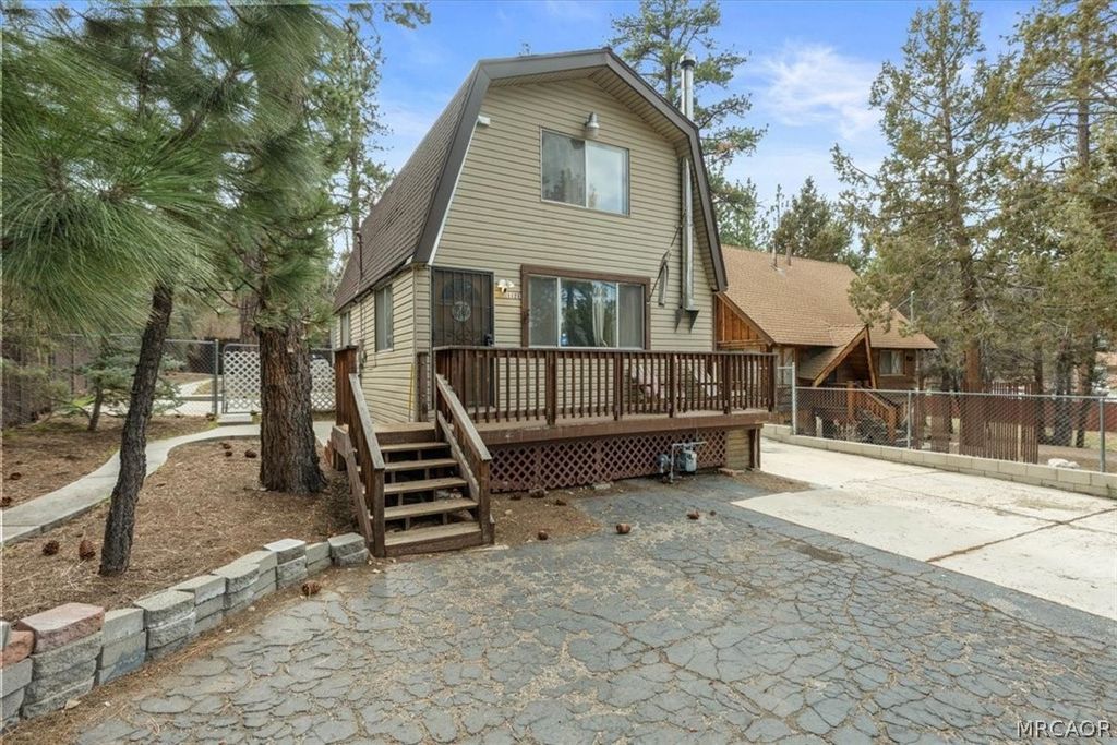 Photo of 112 E Mojave Blvd, Big Bear City, CA 92314 (MLS # 32600286)