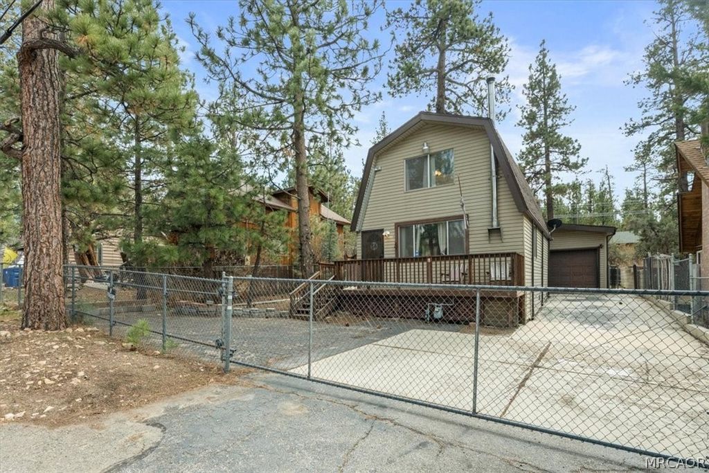 Photo of 112 E Mojave Blvd, Big Bear City, CA 92314 (MLS # 32600286)