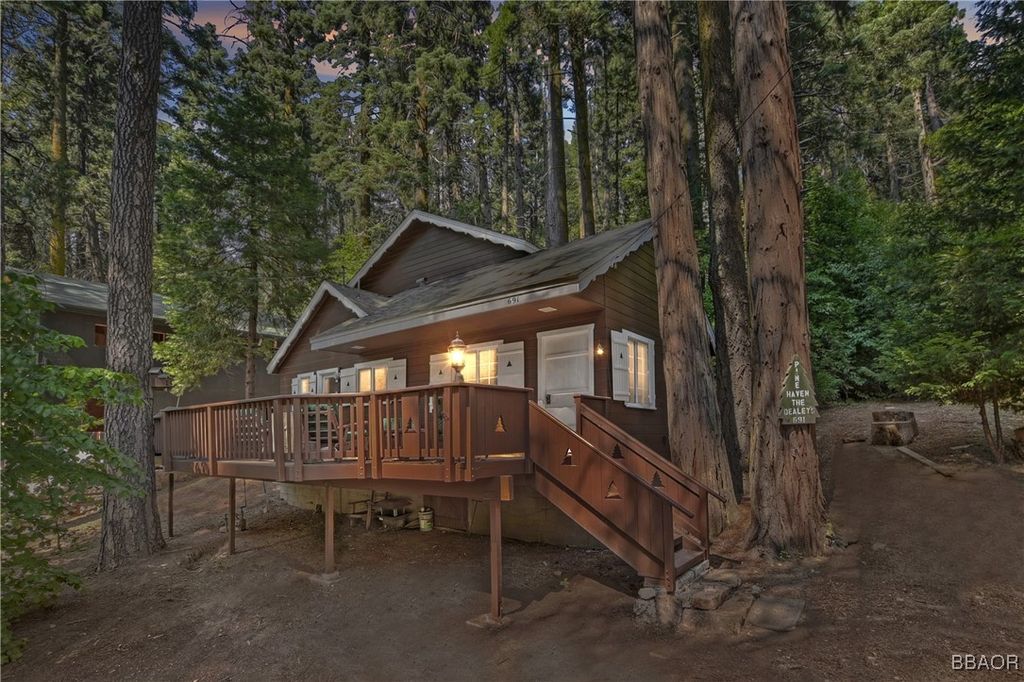 Photo of 691 Cottage Grove Road, Lake Arrowhead, CA 92352 (MLS # 32501877)