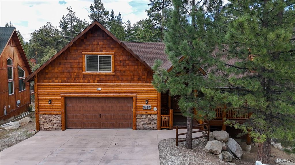 Photo of 289 Stony Creek, Big Bear Lake, CA 92315 (MLS # 32501077)