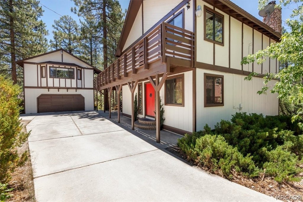 Photo of 335 Scandia Road, Big Bear Lake, CA 92315 (MLS # 32602112)