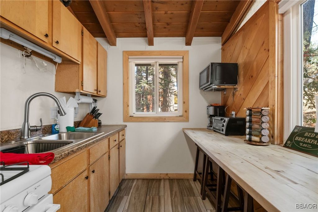 Photo of 1141 Alta Vista Avenue, Big Bear City, CA 92314 (MLS # 32406077)
